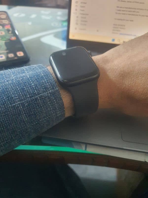 Apple watch A2093 series 5 44mm only with original cable 0