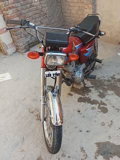 Honda 125 good condition for sale all dacomants clyer.