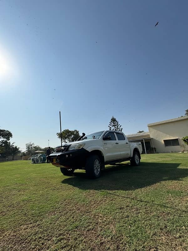 Toyota Hilux 2011 1