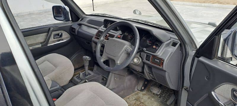 Mitsubishi Pajero 1993 11