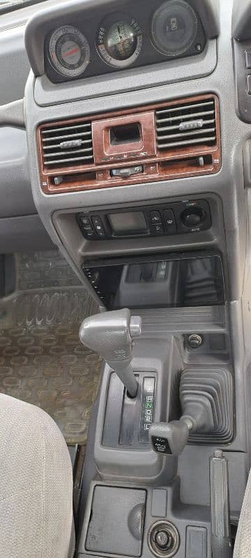 Mitsubishi Pajero 1993 14