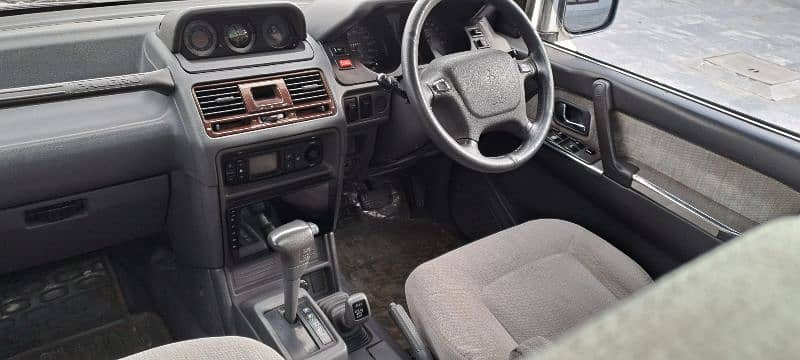 Mitsubishi Pajero 1993 16