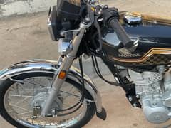 Honda 125 Special Edition black Golden