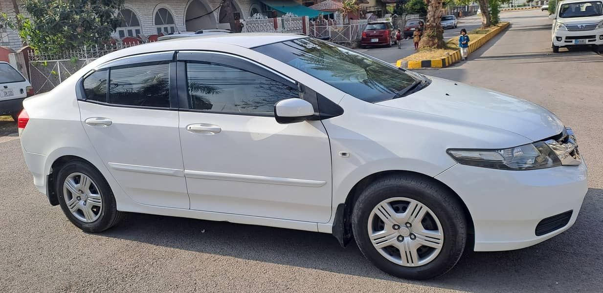 Honda City IVTEC 2014 Manual 1.3 Excellent Car 2