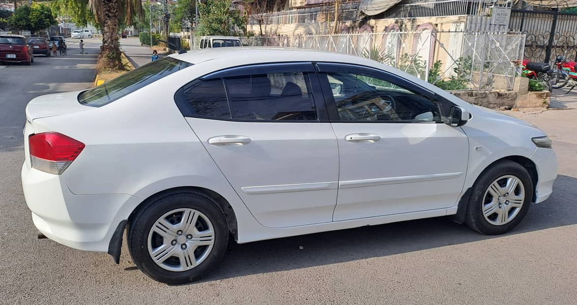 Honda City IVTEC 2014 Manual 1.3 Excellent Car 4