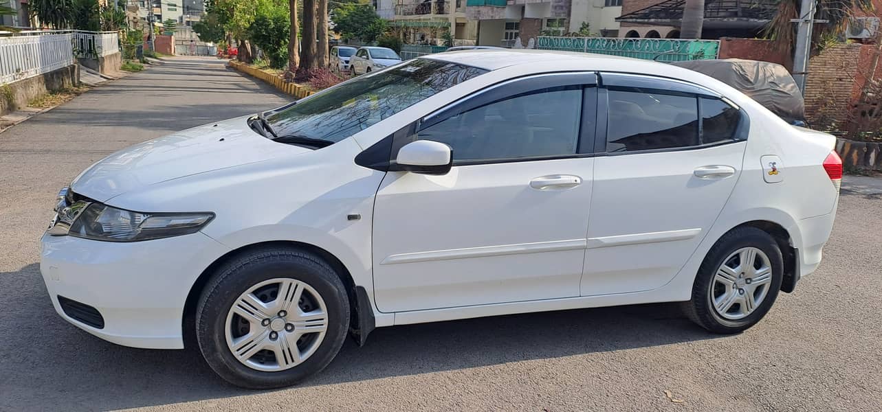 Honda City IVTEC 2014 Manual 1.3 Excellent Car 5