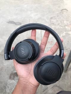 orignal JBL tune 700bt headphones