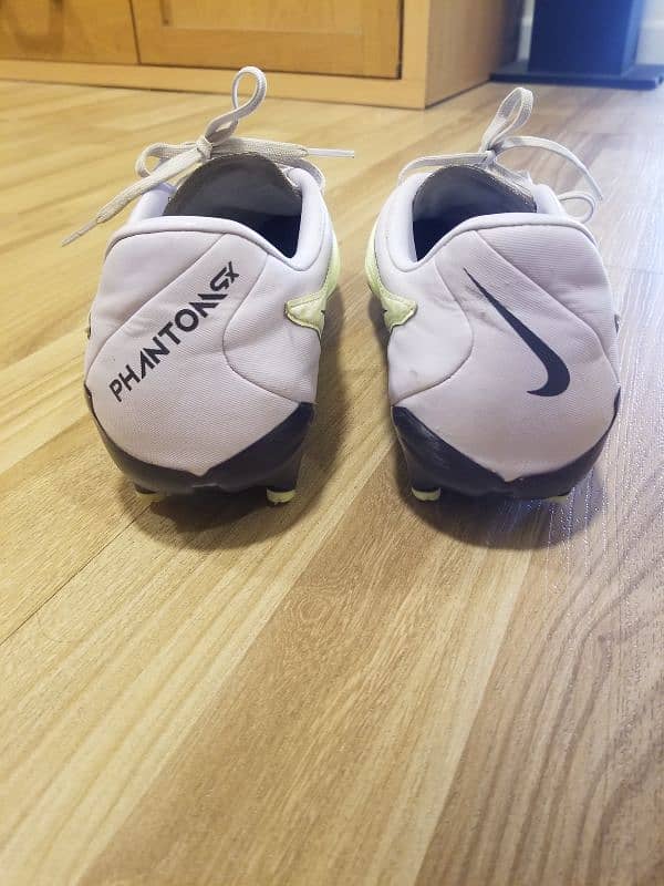 NIKE PHANTOM FOOTBALL SHOES 2