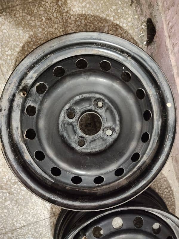 Toyota Passo 14 inch Wheel Rims &  Wheel Caps Genuine 3