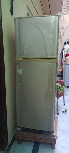 medium sized dawlance refrigerator