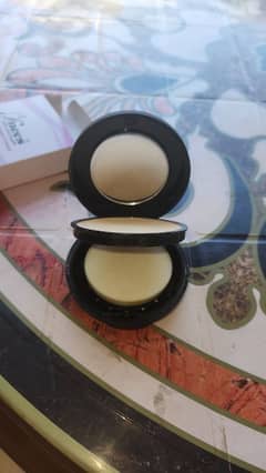 Faces Compact Powder in shade Natural