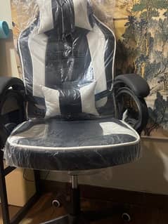 gaming chair in white and black colour