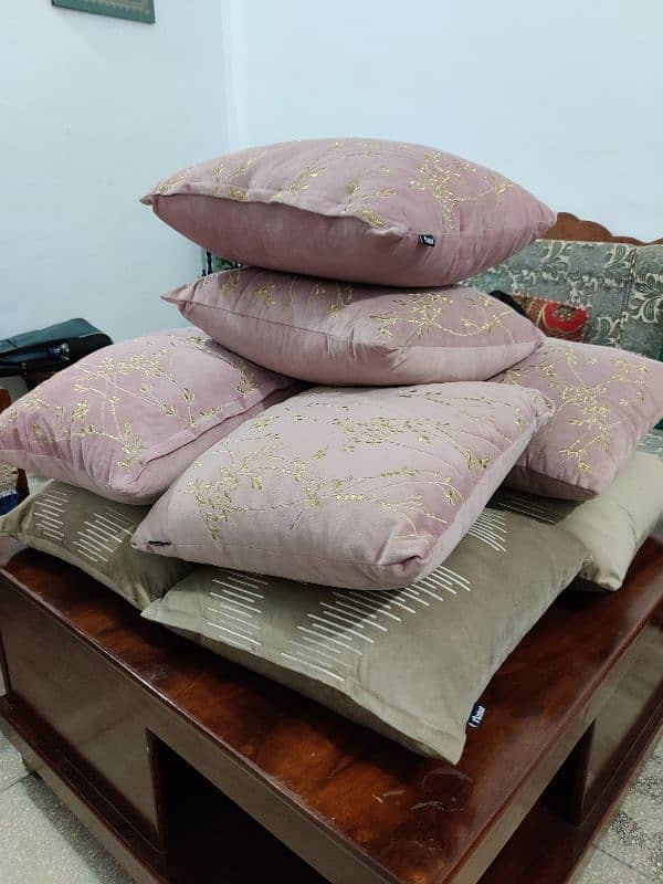 Nishatlien Cushions 11