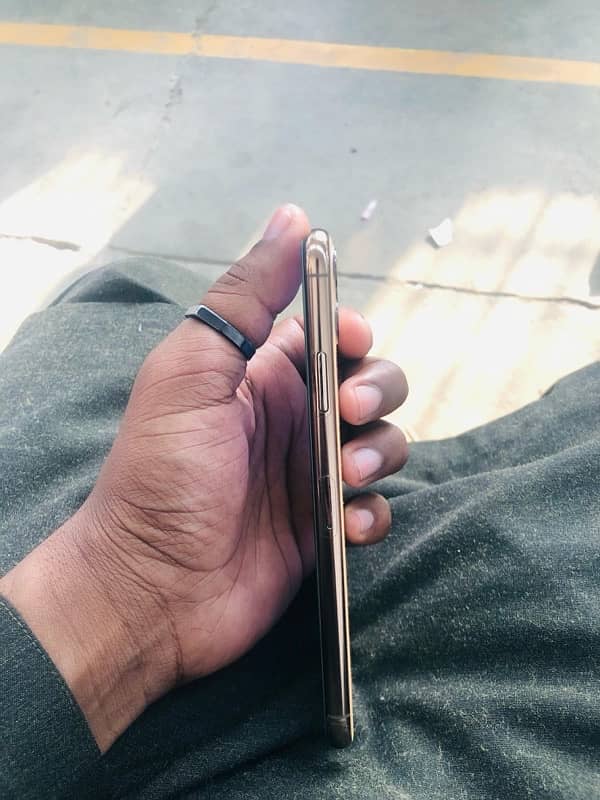 iphone 11 pro Max 64GB 4