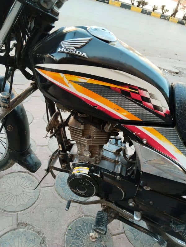 Honda 125Dream Register Khanewal Golden no 5555 2