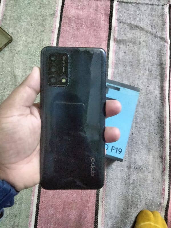 Oppo F19 with box 4