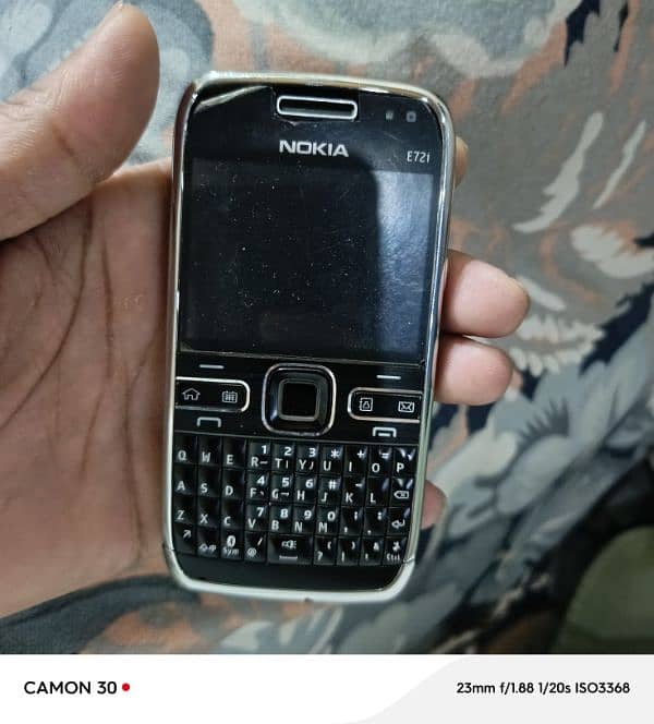 NOKIA E72 0