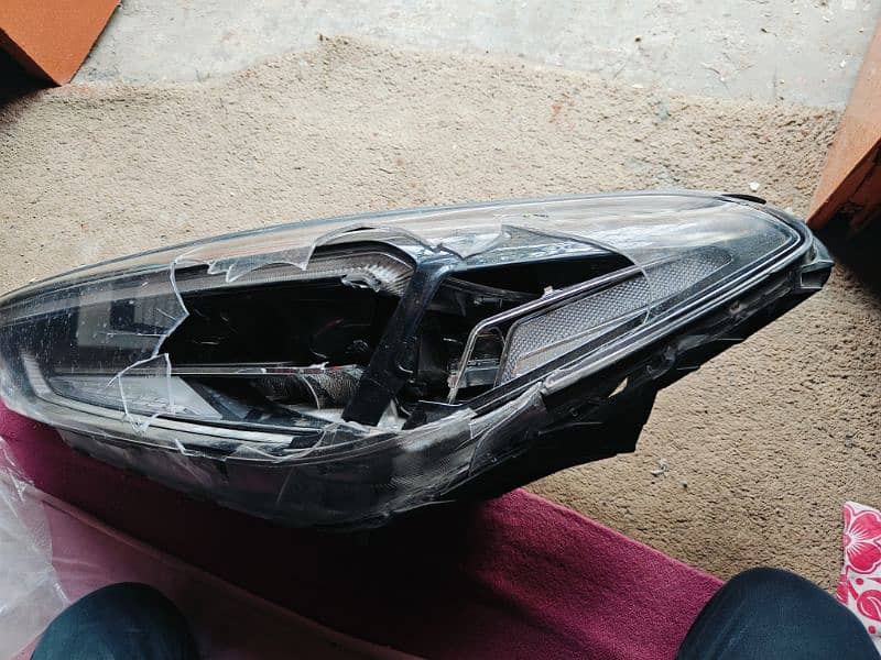 Hyundai Tucson headlight 2