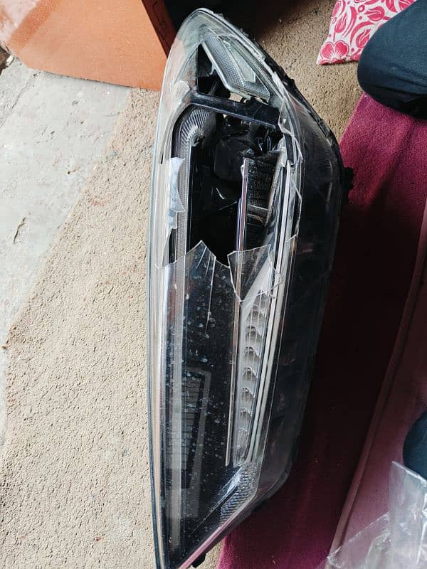 Hyundai Tucson headlight 4