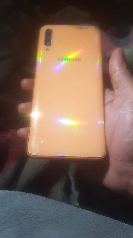 Samsung A70 for sale 6gb and 128gb 4