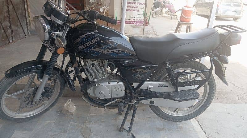 Suzuki GS 150 3