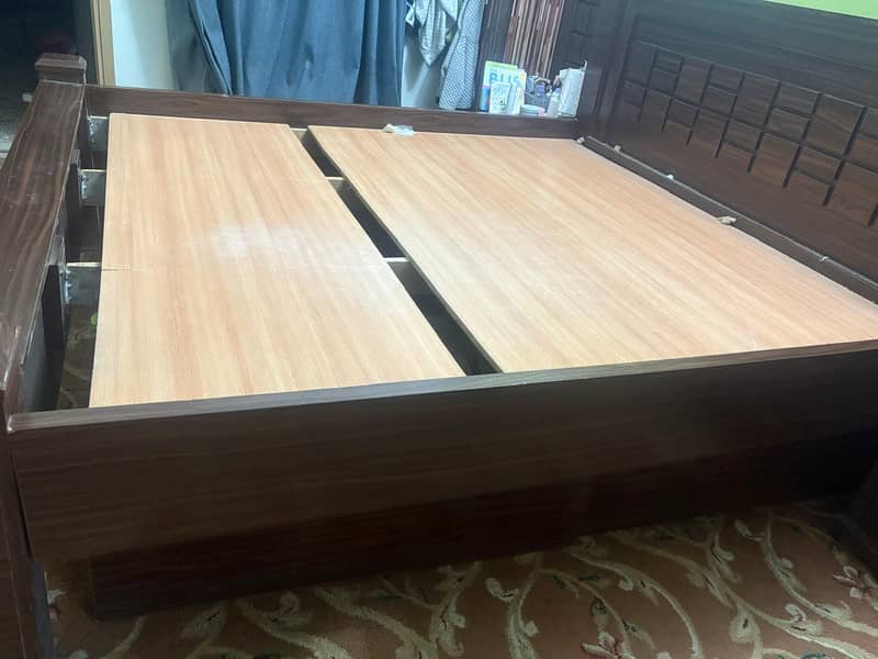 Heavy Material King Size Bed with two Side Tabels 1