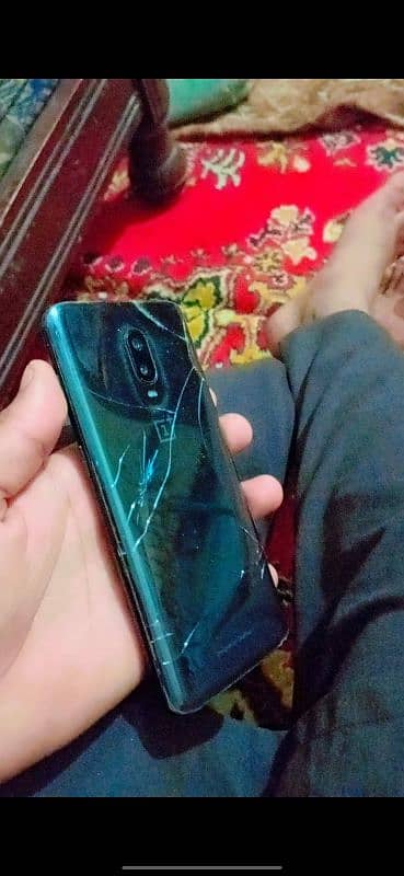 One plus 6t hay front camera ni chalta back break hay 8