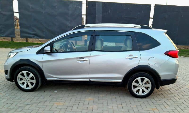 Lady Doctor Driven Honda BRVs 1.5 ivtec Model Dec 2017. First owner 10