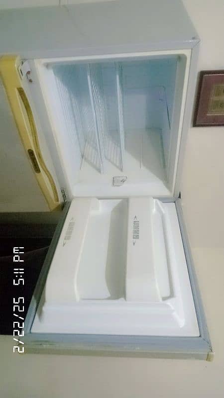 dawlance fridge large saiz 2