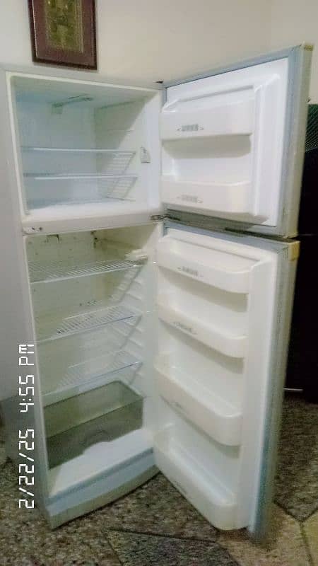 dawlance fridge large saiz 3