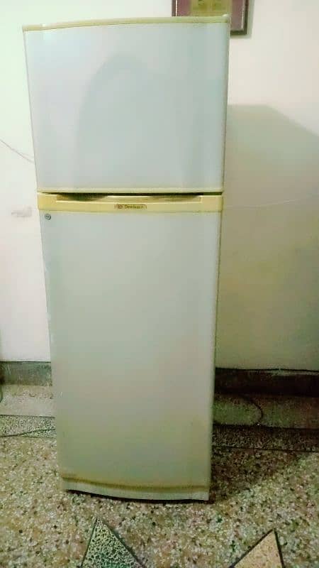 dawlance fridge large saiz 8