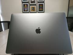 Macbook Pro 2018, 4gb Dedicated card, 16gb ram, Core I7