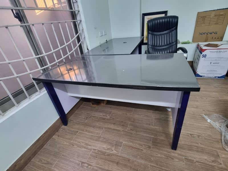 office/ gaming tables and revolving chair 0