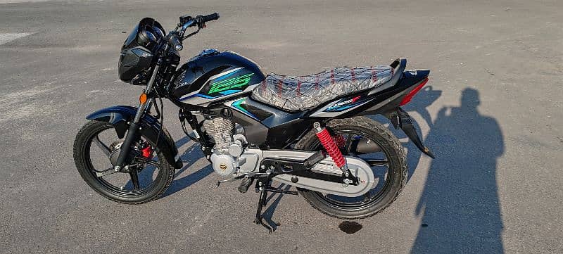 Honda cb125f 2025 model 1200kms chal gay hay 2