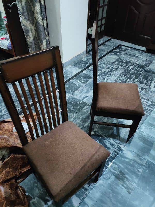 dineing table with 6 chair condition almost good 4