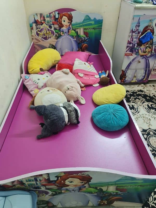 kids furniture slightly used condition 10/10 0