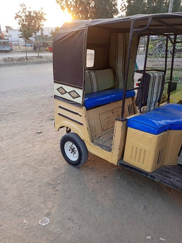 sazgar rickshaw LPG par Bilkull okay/03112811505 1