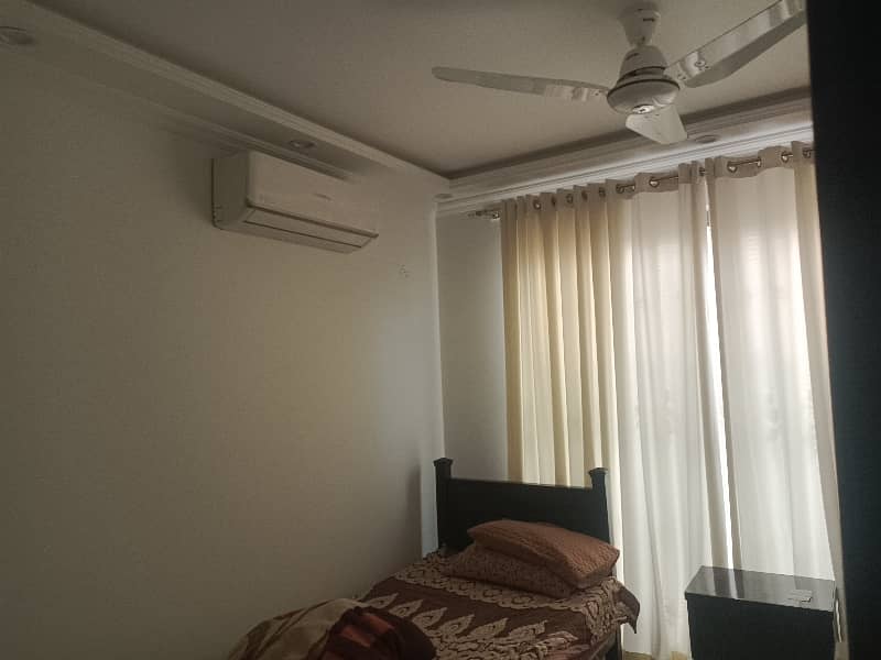 MODEL TOWN L BLOCK 10MARLA FULLY FURNISHED UPER PORTION FOR RENT HAVING 3BED,2BATH,LAOUNGE,KITCHEN,BED,SOFAS,AC,UPS,CURTAINS,ALL ASSESORIES INSTALLED 4