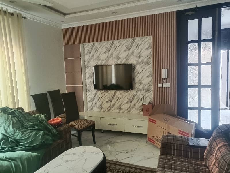 MODEL TOWN L BLOCK 10MARLA FULLY FURNISHED UPER PORTION FOR RENT HAVING 3BED,2BATH,LAOUNGE,KITCHEN,BED,SOFAS,AC,UPS,CURTAINS,ALL ASSESORIES INSTALLED 6