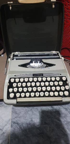 typewriter zephyr antique piece 0