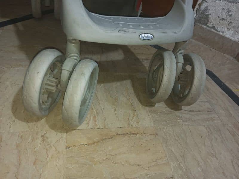 Big Stroller with heavy wheels 3