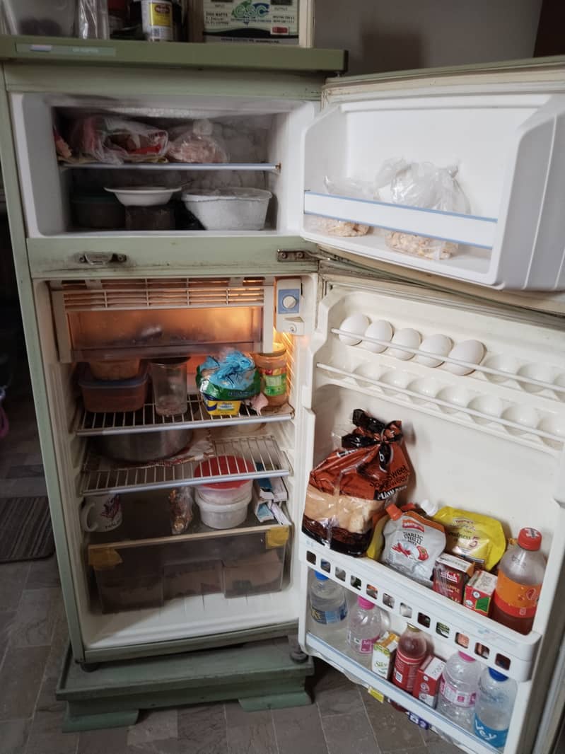 Selling double doors Toshiba refrigerator 2