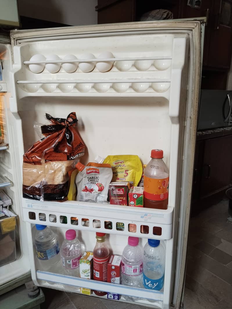 Selling double doors Toshiba refrigerator 3