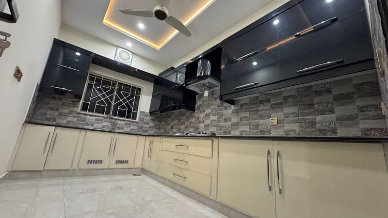 1 Kanal Brand New Luxury Upper Portion Is Available For Rent In GULBAHAR Block Bahria town Lahore 6