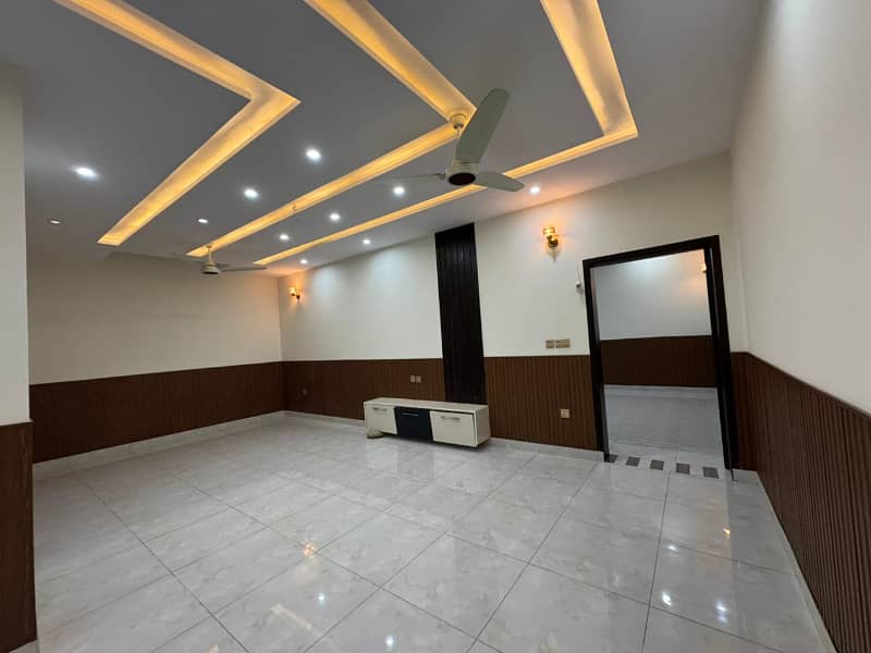 1 Kanal Brand New Luxury Upper Portion Is Available For Rent In GULBAHAR Block Bahria town Lahore 9