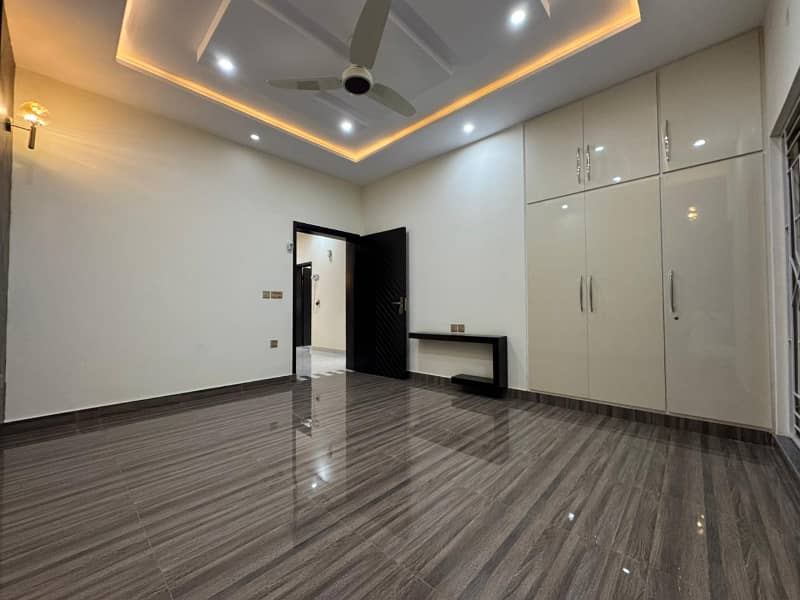 1 Kanal Brand New Luxury Upper Portion Is Available For Rent In GULBAHAR Block Bahria town Lahore 22