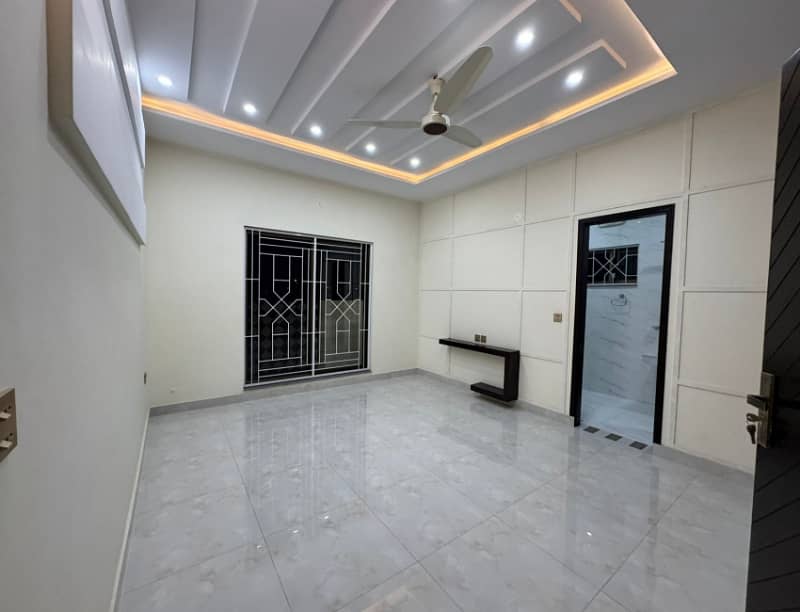 1 Kanal Brand New Luxury Upper Portion Is Available For Rent In GULBAHAR Block Bahria town Lahore 26