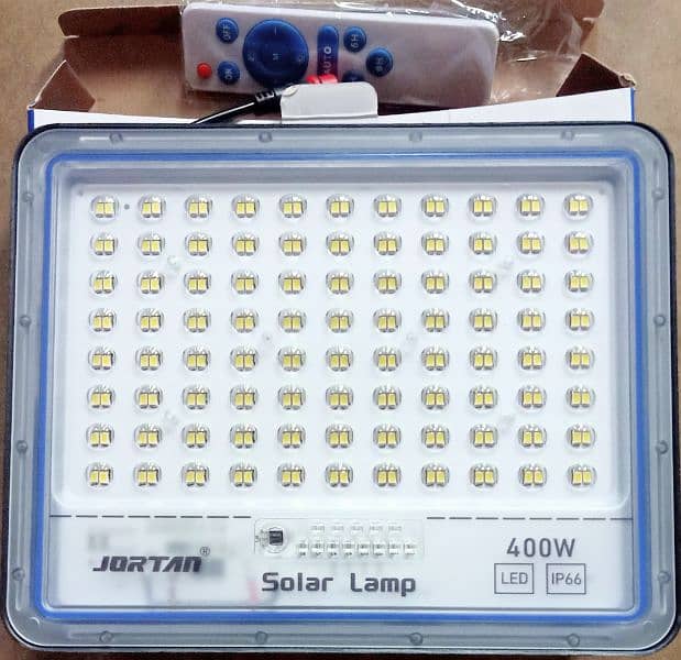 solar flood lights with built-in battery and remote control 2