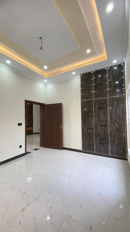 10 Marla Upper portion with Gas For Rent 4