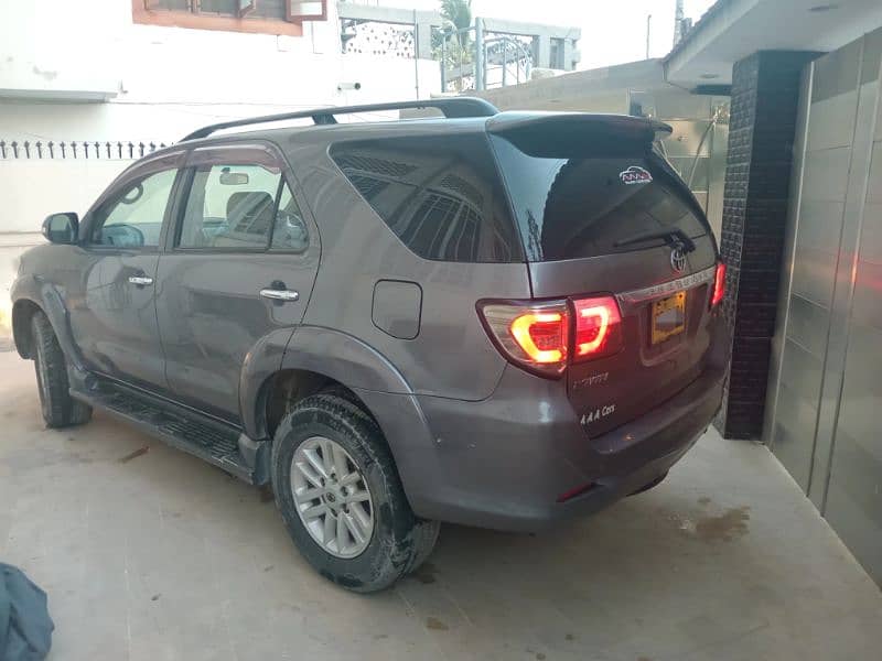 Toyota Fortuner - Full Original 1